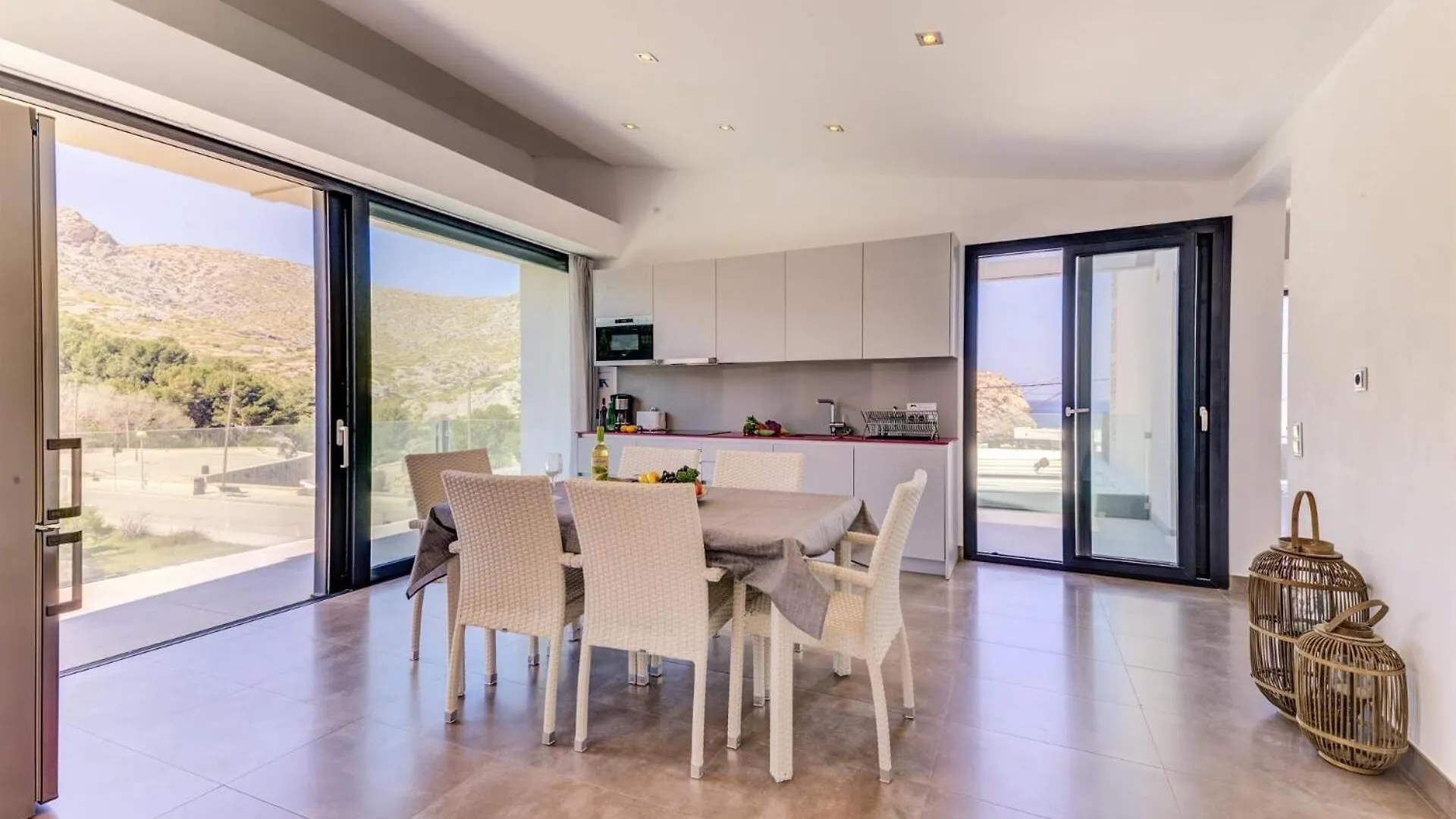 Cala Clara Beach Apartment By Sealand Villas Cala de Sant Vicenc Spanje